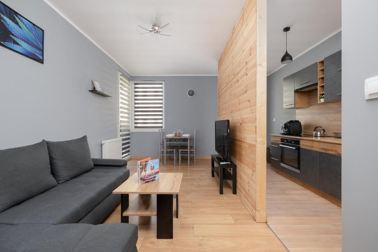 Osiedle Avia Family In With Balcony By Renters Appartement
