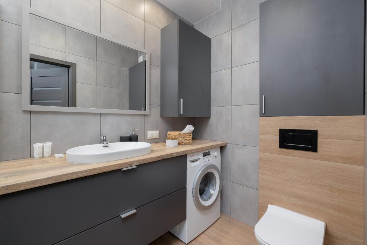 Osiedle Avia Family In With Balcony By Renters Appartement